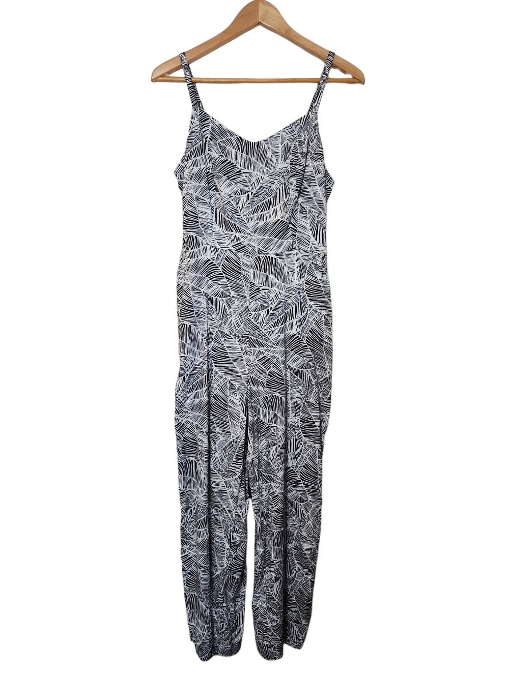 Old Navy Black and White Palm Print Cami Jumpsuit Womens Medium Vacation Resort